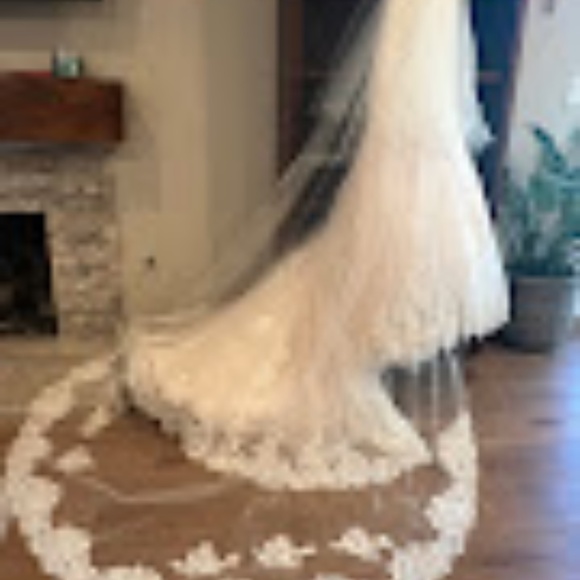 VERA WANG WEDDING DRESS never worn never altered - Picture 7 of 8